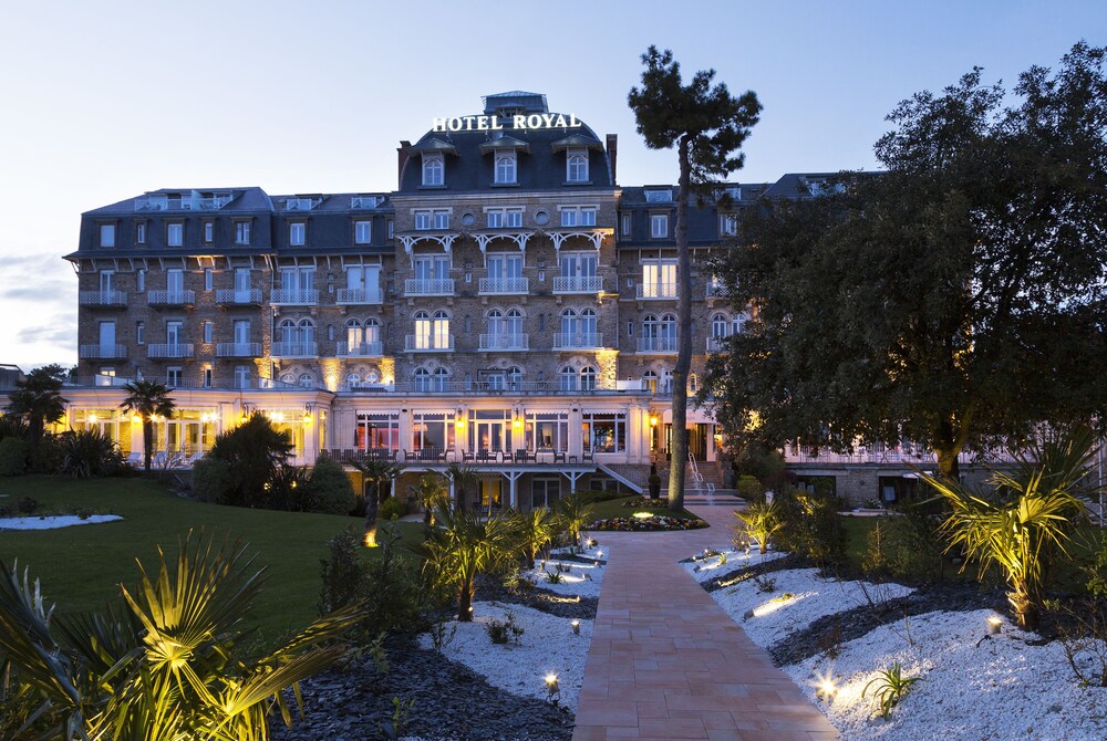 Façade de l'hôtel - Soir/Nuit