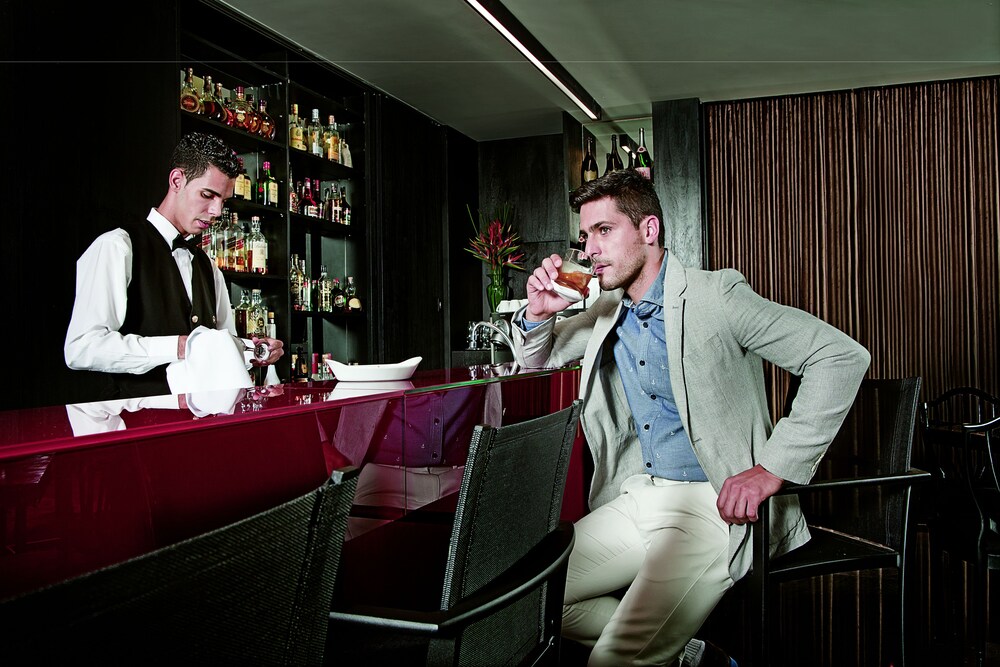 Hotel Bar