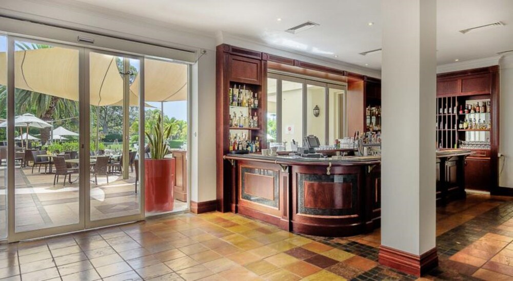 Hotel Bar