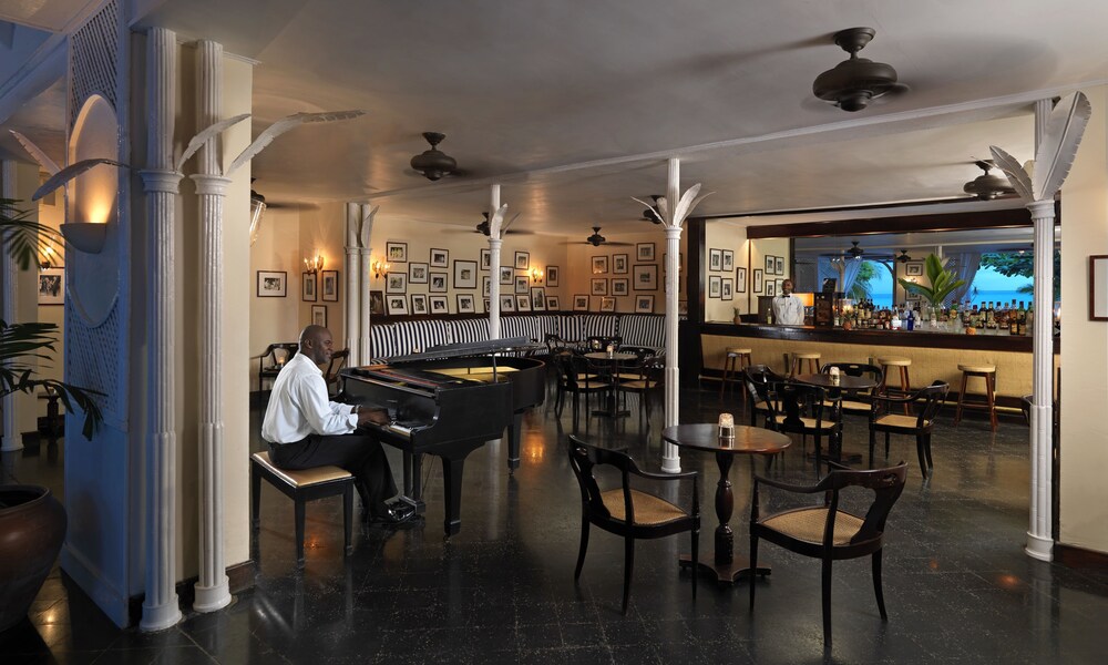 Hotel Lounge