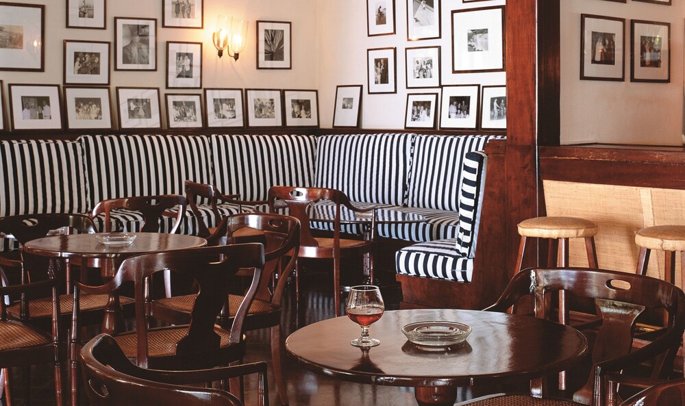 Hotel Bar