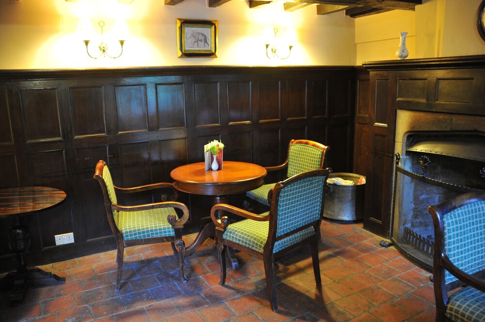 Hotel Bar