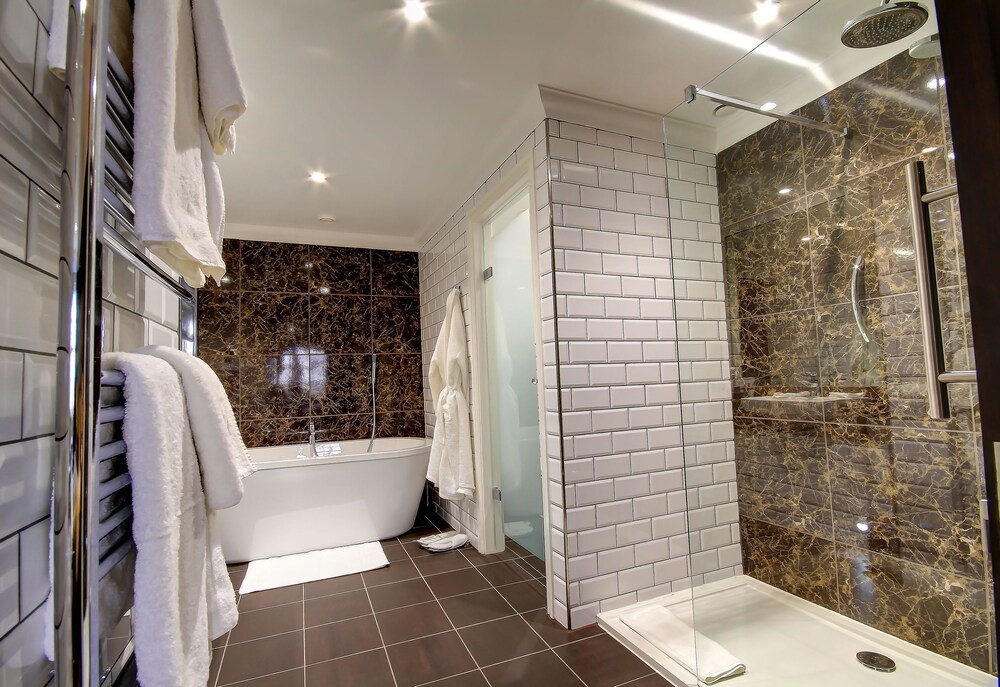 Deep Soaking Bathtub