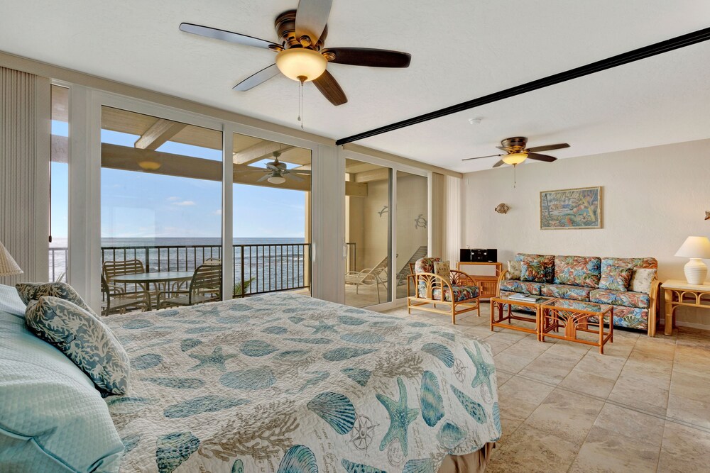 Suite, 2 Bedrooms, 2 Bathrooms, Oceanfront - Guestroom