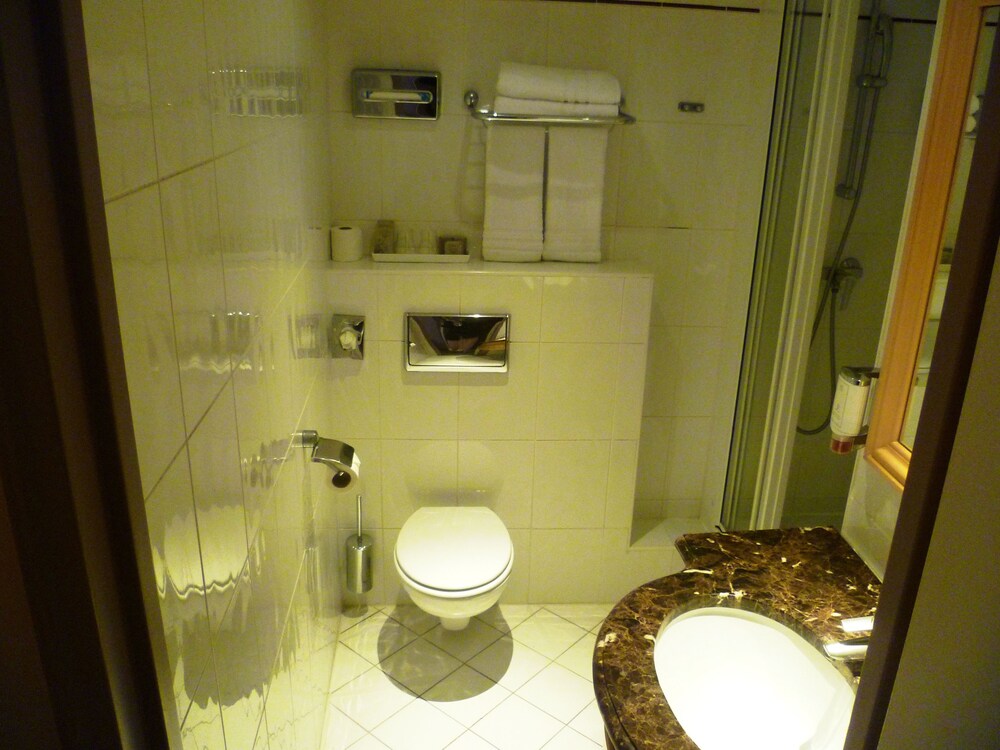 Bathroom, Hotel Central Saint Germain