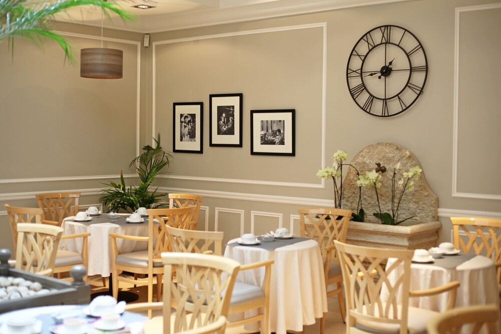 Breakfast area, Hotel Central Saint Germain