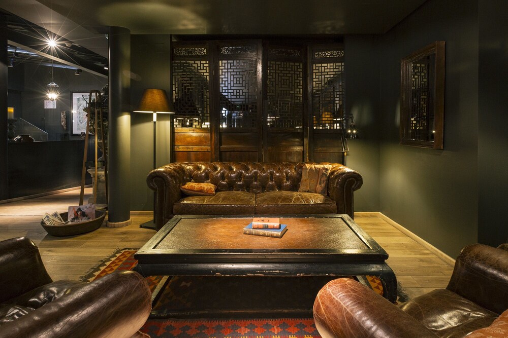 Hotel Lounge