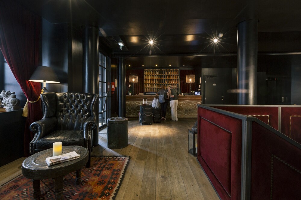 Hotel Lounge