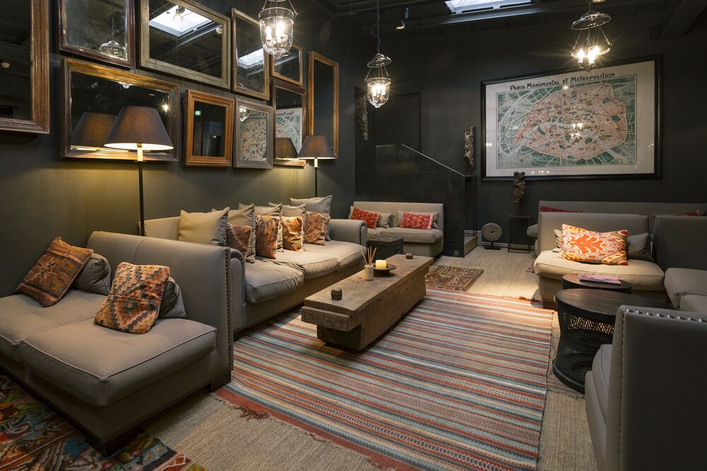 Hotel Lounge