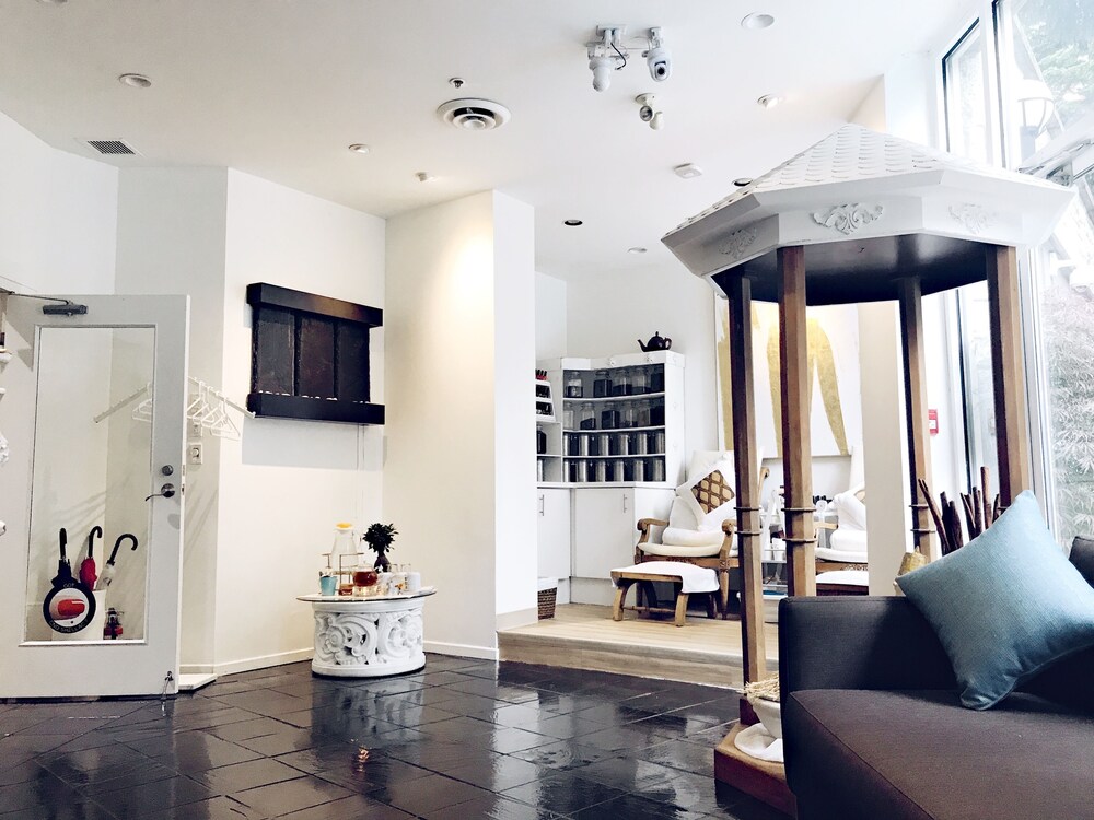 Nail Salon