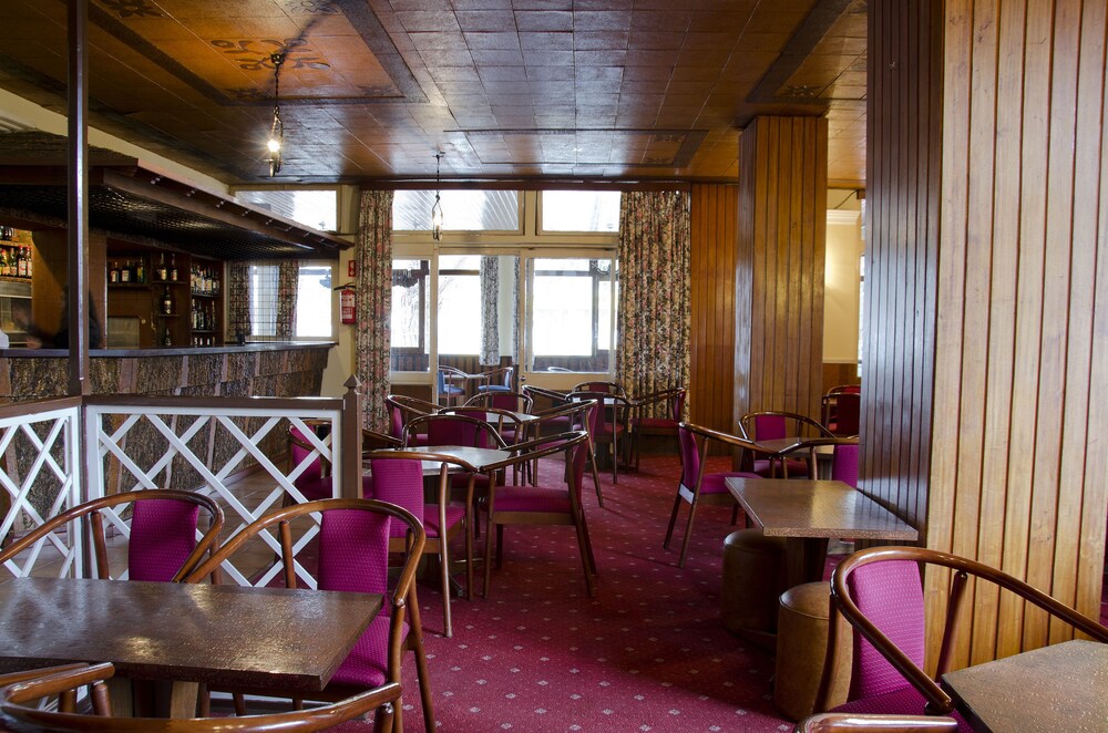 Hotel Lounge