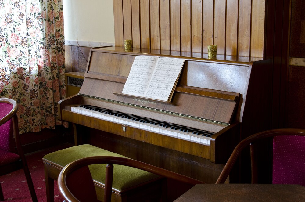 Hotel Bar