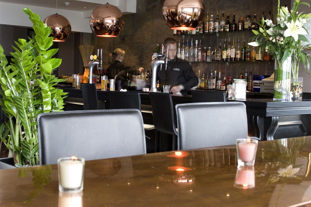 Hotel Bar