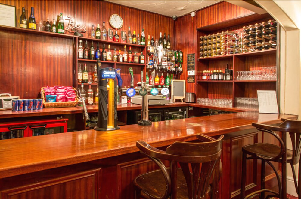 Hotel Bar