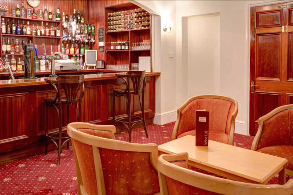 Hotel Lounge