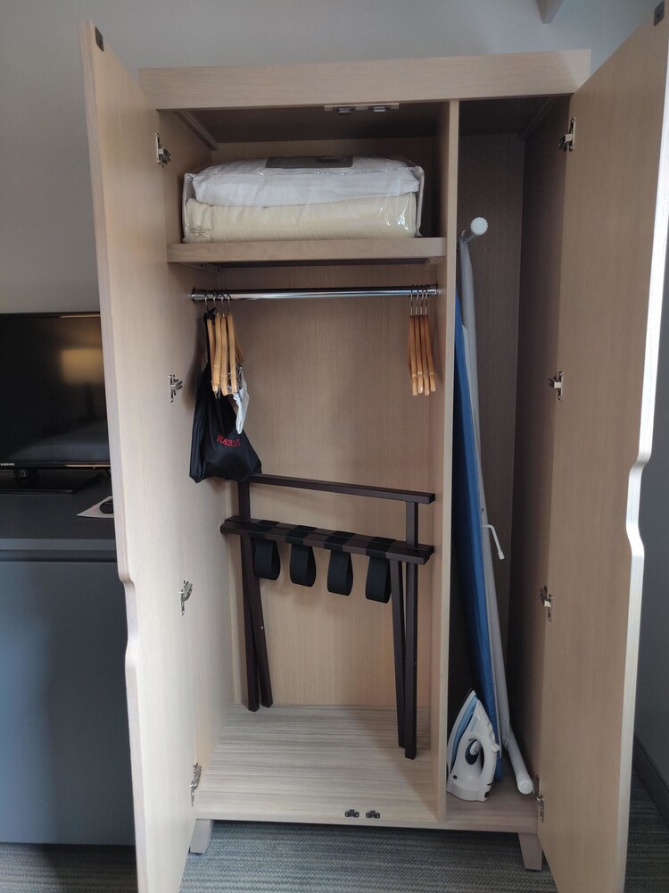 Iron/Ironing Board