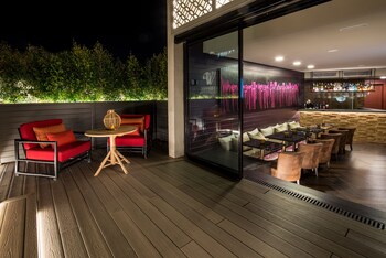 Hotel Bar