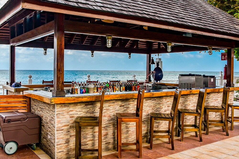 Poolside Bar