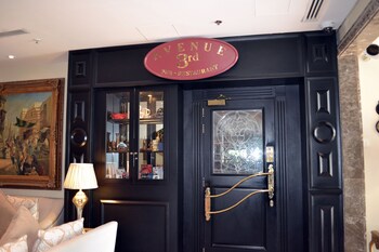 Hotel Lounge