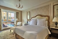 Executive Suite, One King Bed