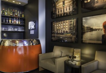 Hotel Bar