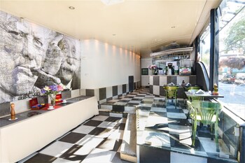 Hotel Lounge