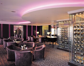 Hotel Lounge