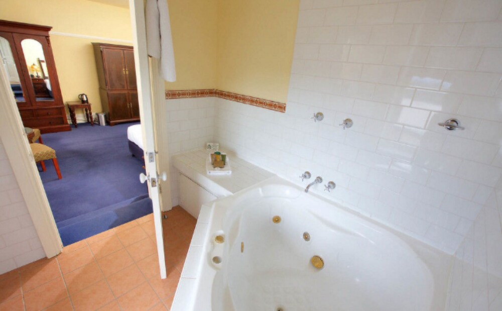Jetted Tub