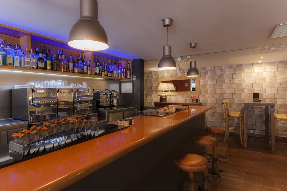 Hotel Bar