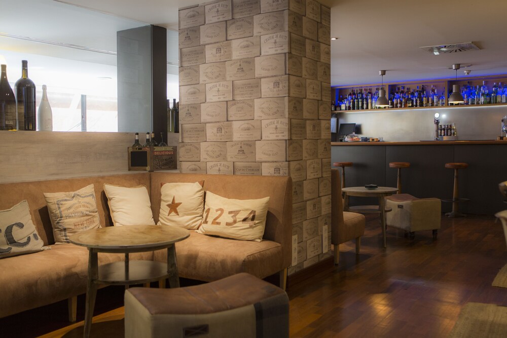 Hotel Bar