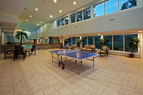 Holiday Inn Express Hotel & Suites Bedford, an IHG Hotel