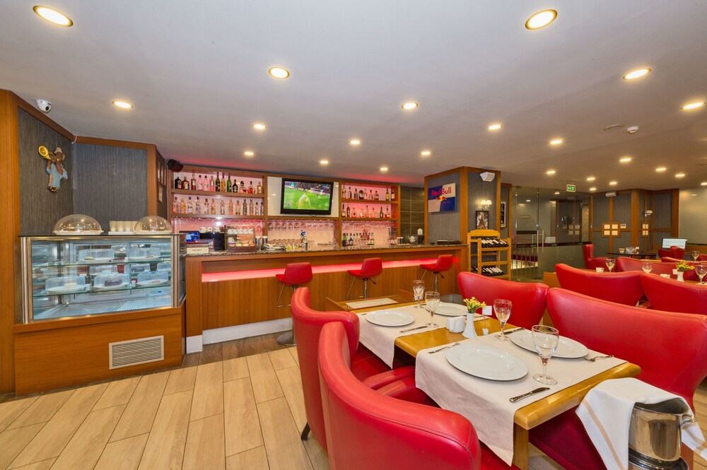 Hotel Bar