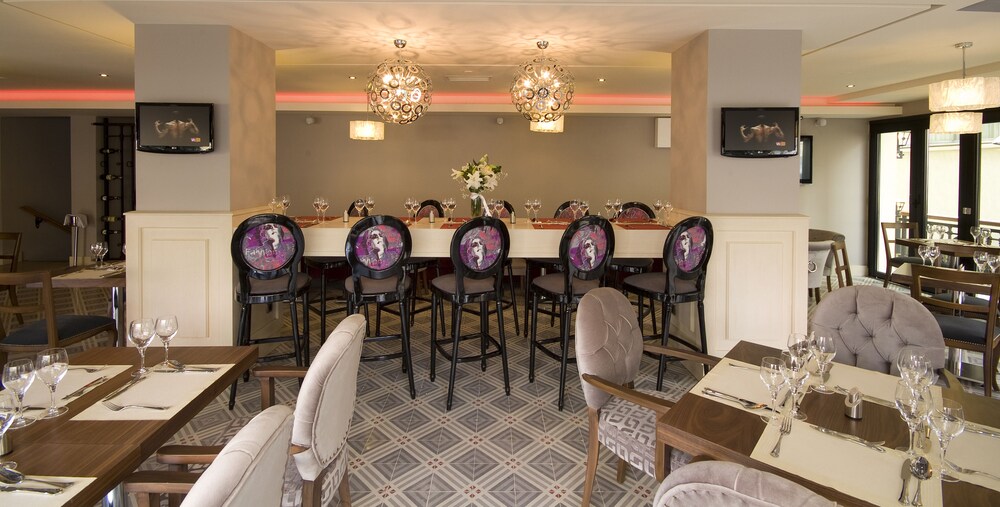 Hotel Bar