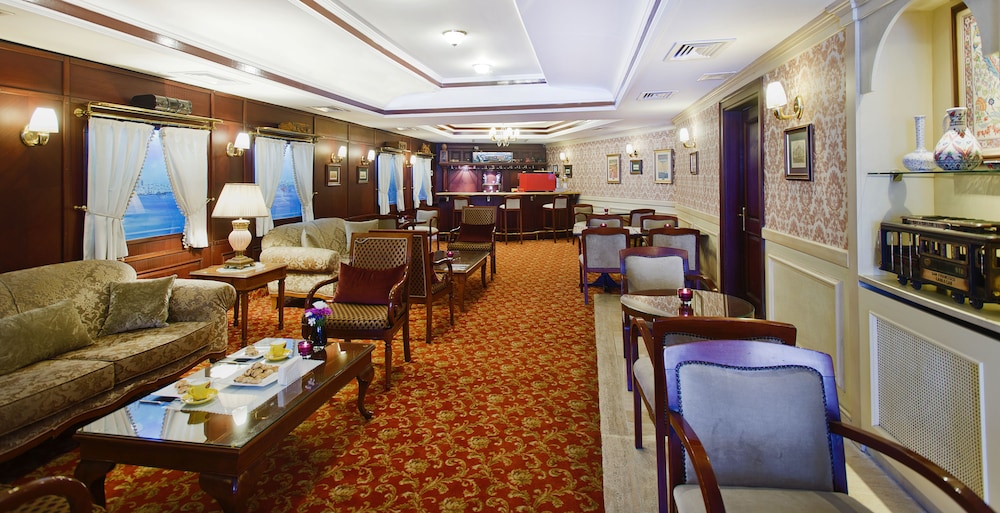 Hotel Lounge
