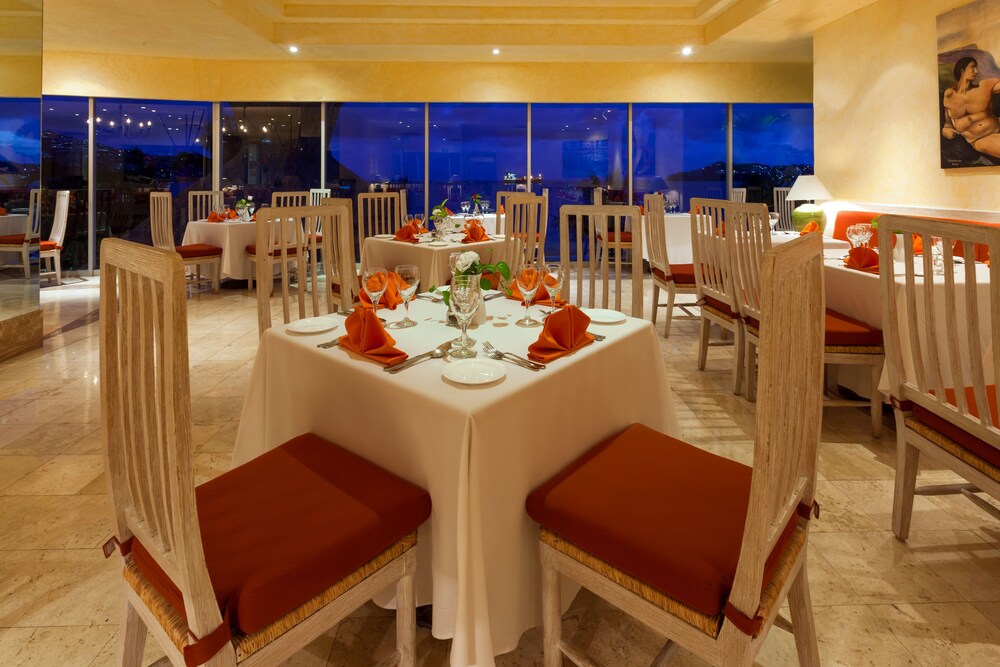 Couples Dining