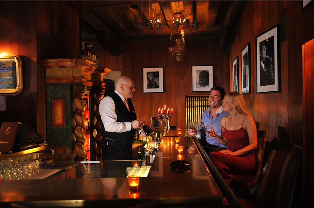 Hotel Bar