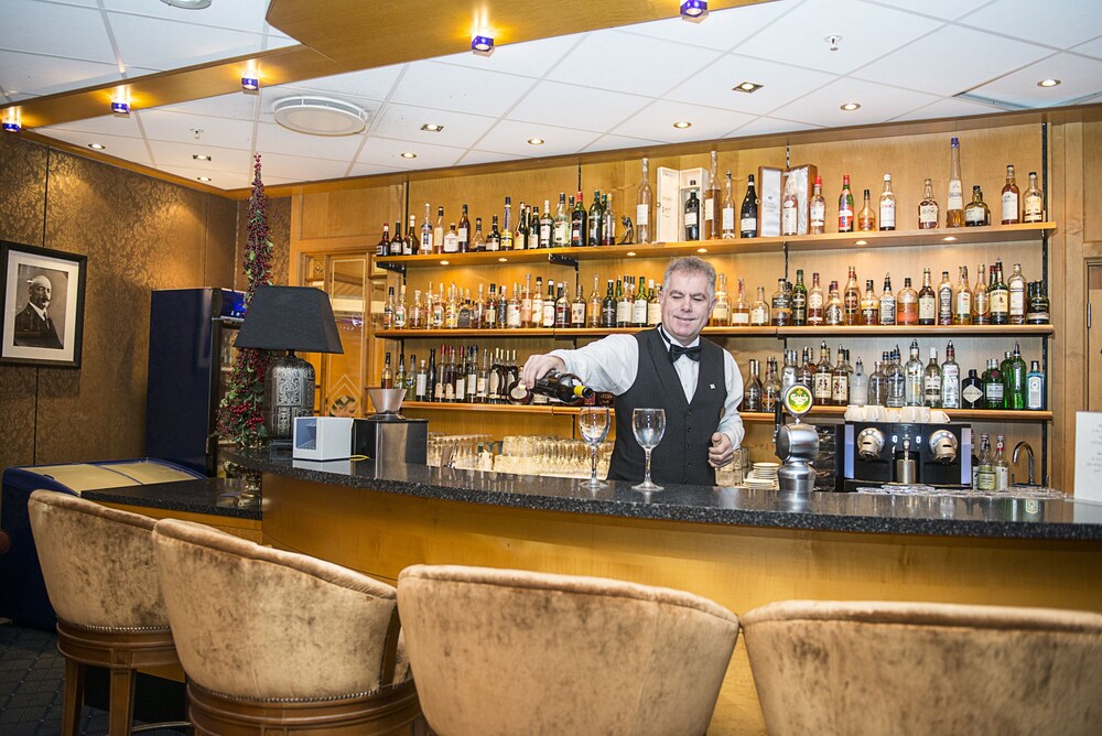 Hotel Bar
