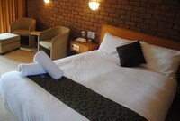 Economy Room, 1 Queen Bed