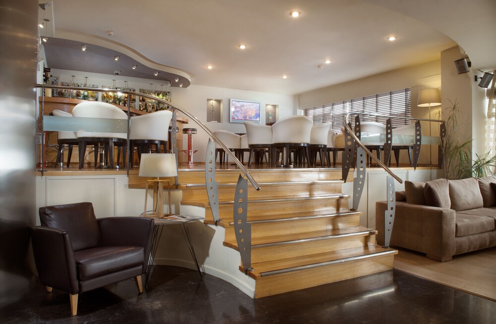 Hotel Bar