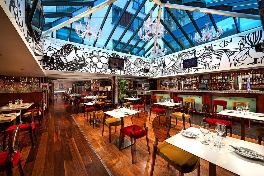 Hotel Bar