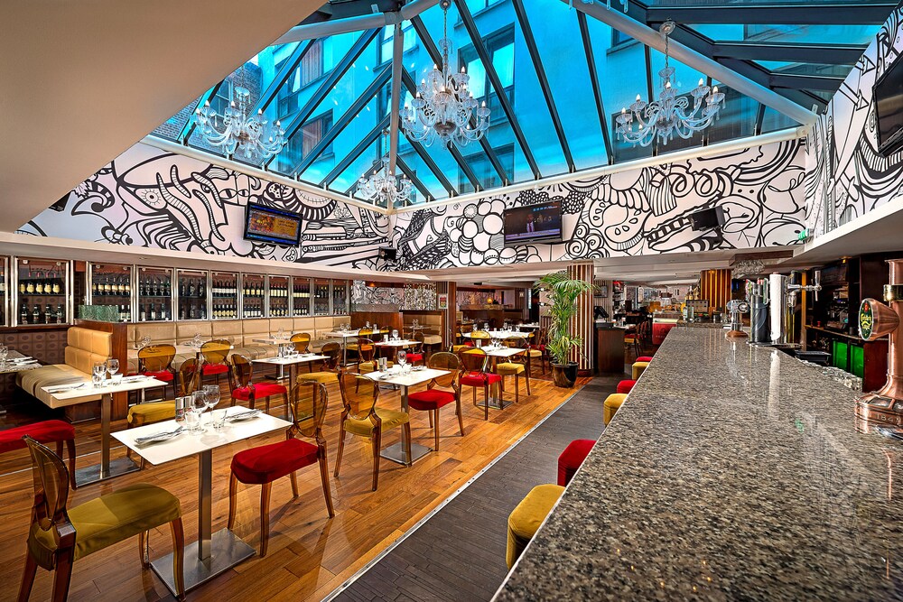 Hotel Bar