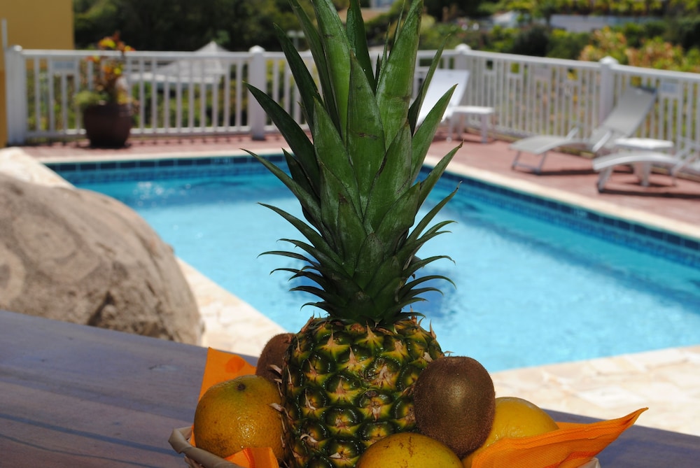 Poolside Bar