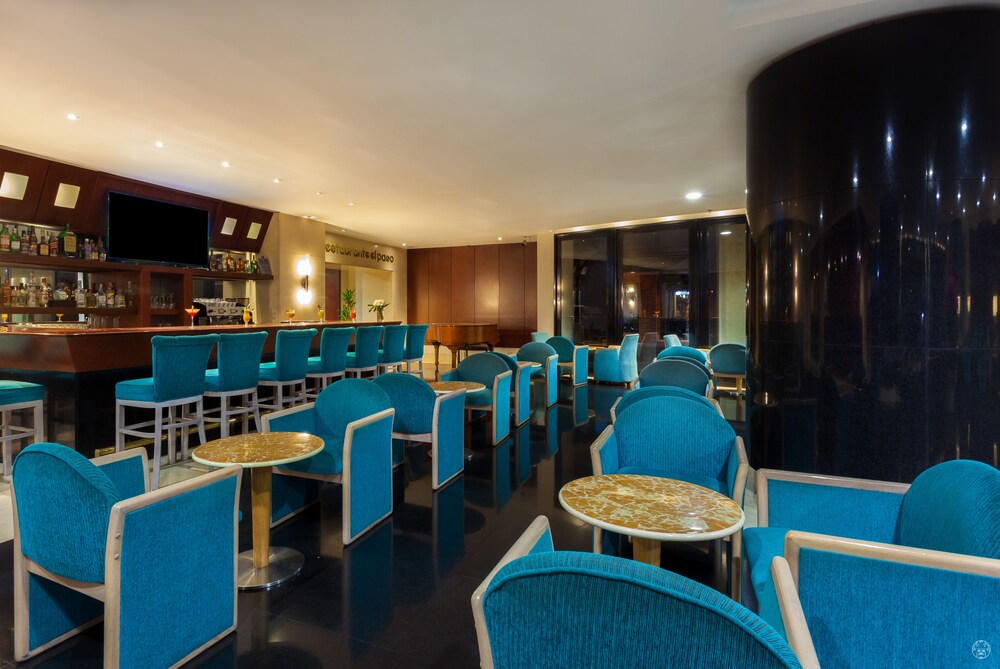 Hotel Bar