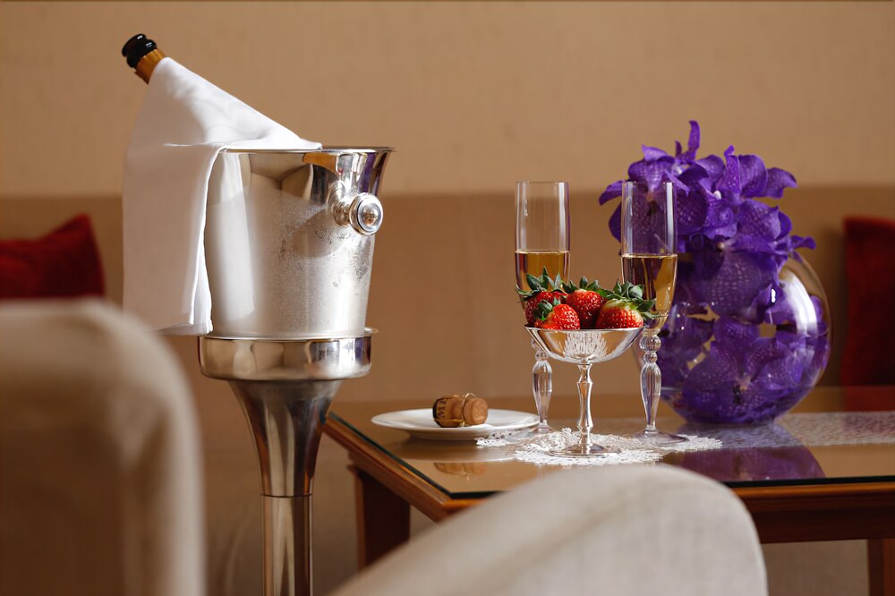 Room Service - Dining