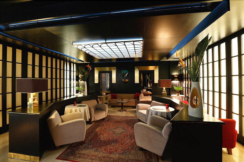 Hotel Bar