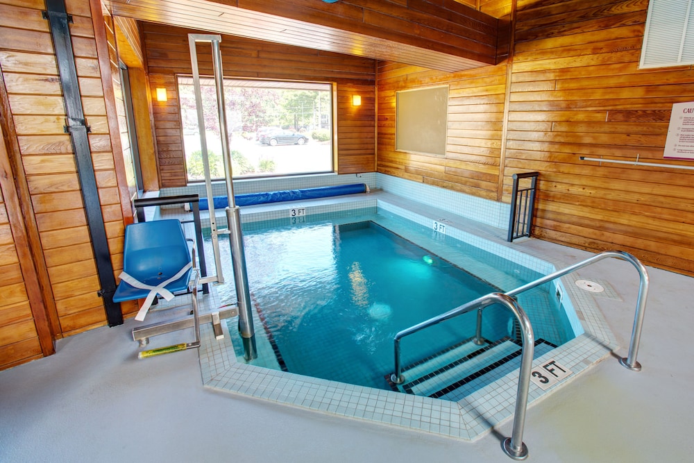 Indoor pool, Country Inn & Suites by Radisson, Traverse City, MI