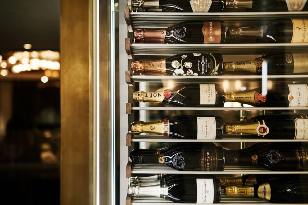 Hotel Bar