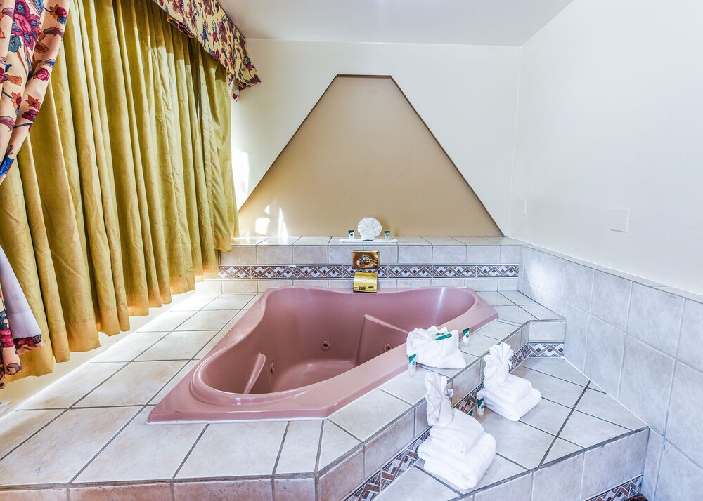 Deep Soaking Bathtub