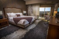 Standard Room, 1 King Bed, Balcony