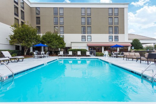 Holiday Inn Express Hotel & Suites Wilmington-University Ctr